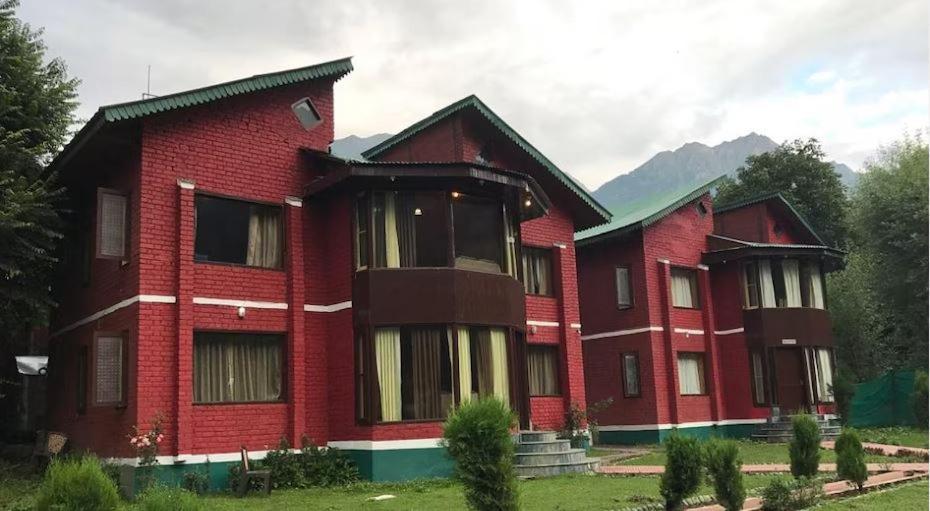 The Pinus Resort Pahalgām Exteriör bild