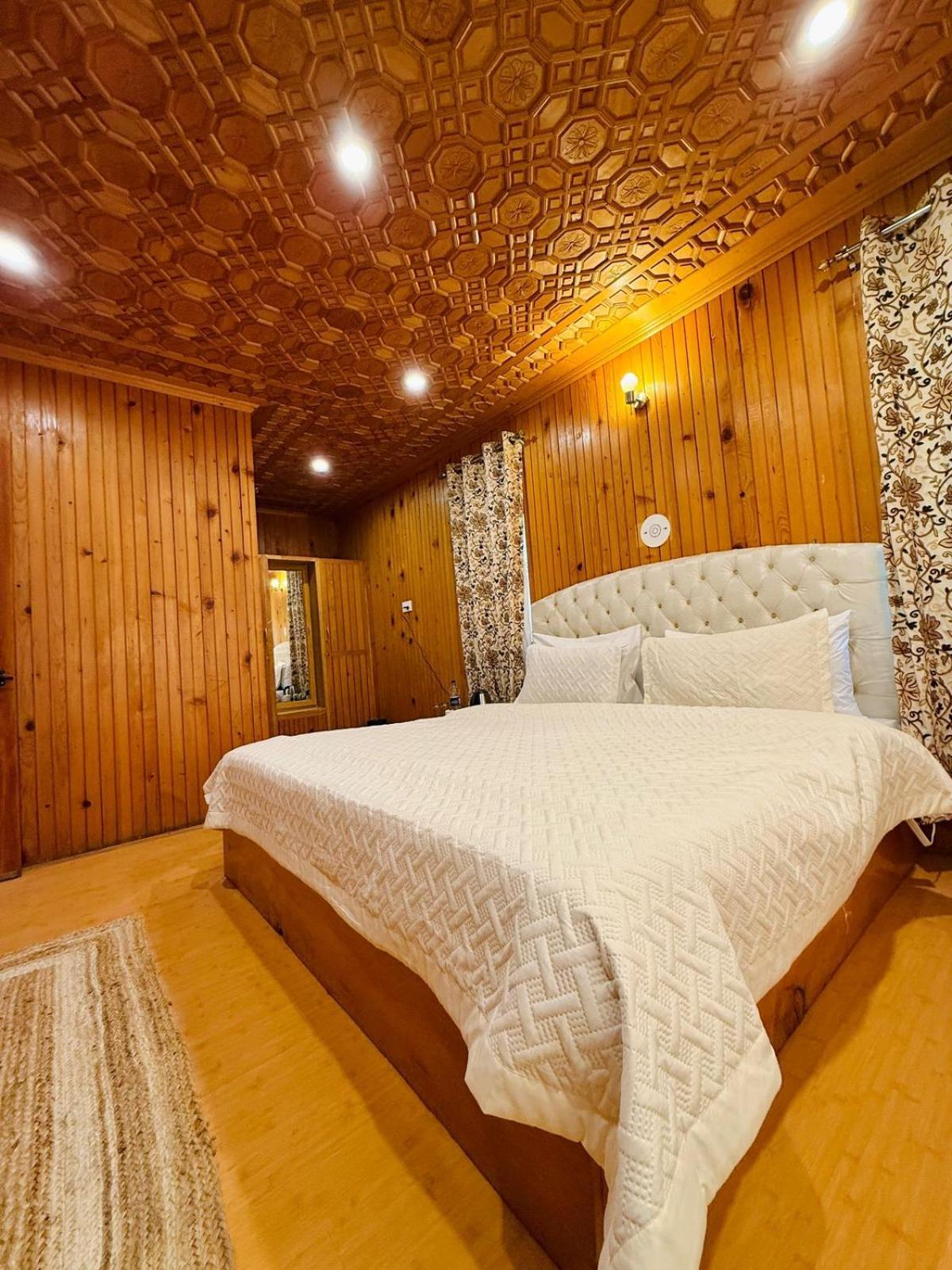 The Pinus Resort Pahalgām Exteriör bild