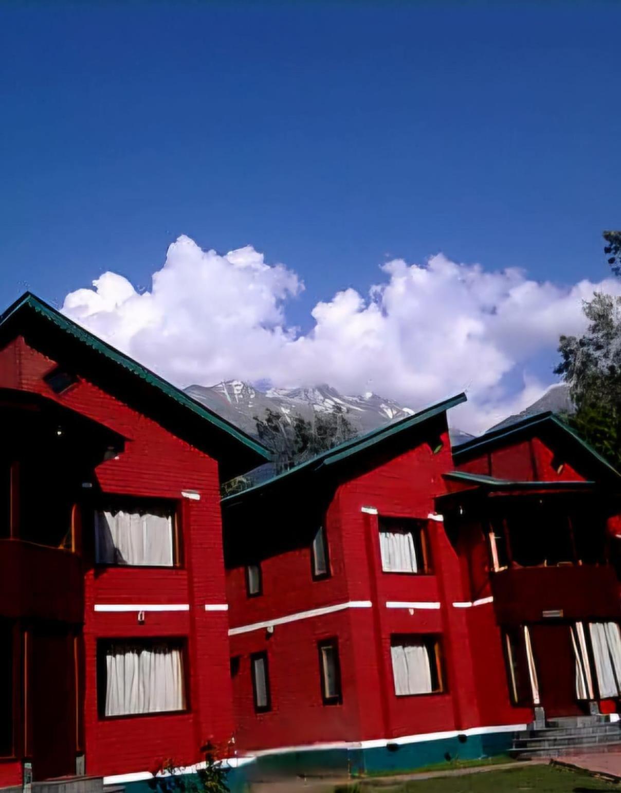 The Pinus Resort Pahalgām Exteriör bild